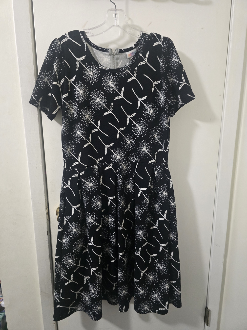 ✨ LuLaRoe Amelia Fit & Flare Dress ✨